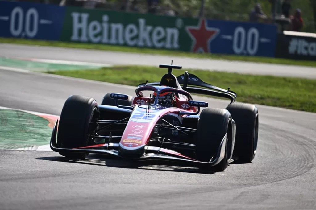 Verschoor crava a Pole em Baku; Bortoleto termina em&nbsp;sexto